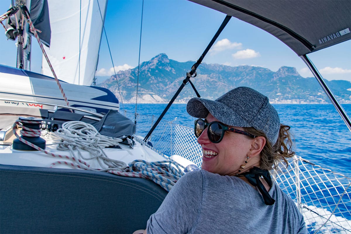 10 Quick Tips To Save Money On A Sailing Vacation - NauticEd Sailing Blog