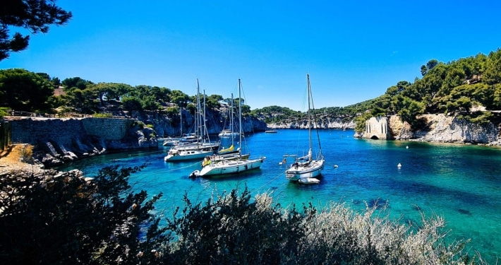 Anchoring with lines ashore, med mooring.